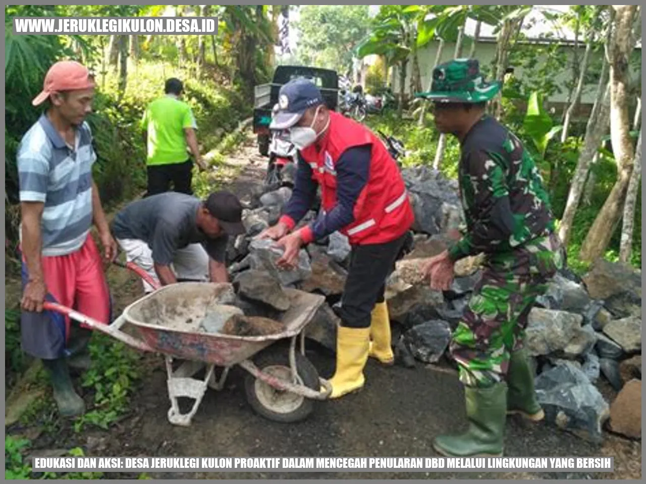 Edukasi dan Aksi: Desa Jeruklegi Kulon Proaktif dalam Mencegah Penularan DBD melalui Lingkungan yang Bersih