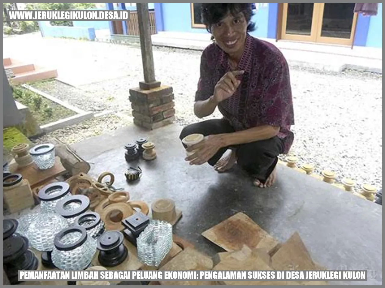 Pemanfaatan Limbah sebagai Peluang Ekonomi: Pengalaman Sukses di Desa Jeruklegi Kulon
